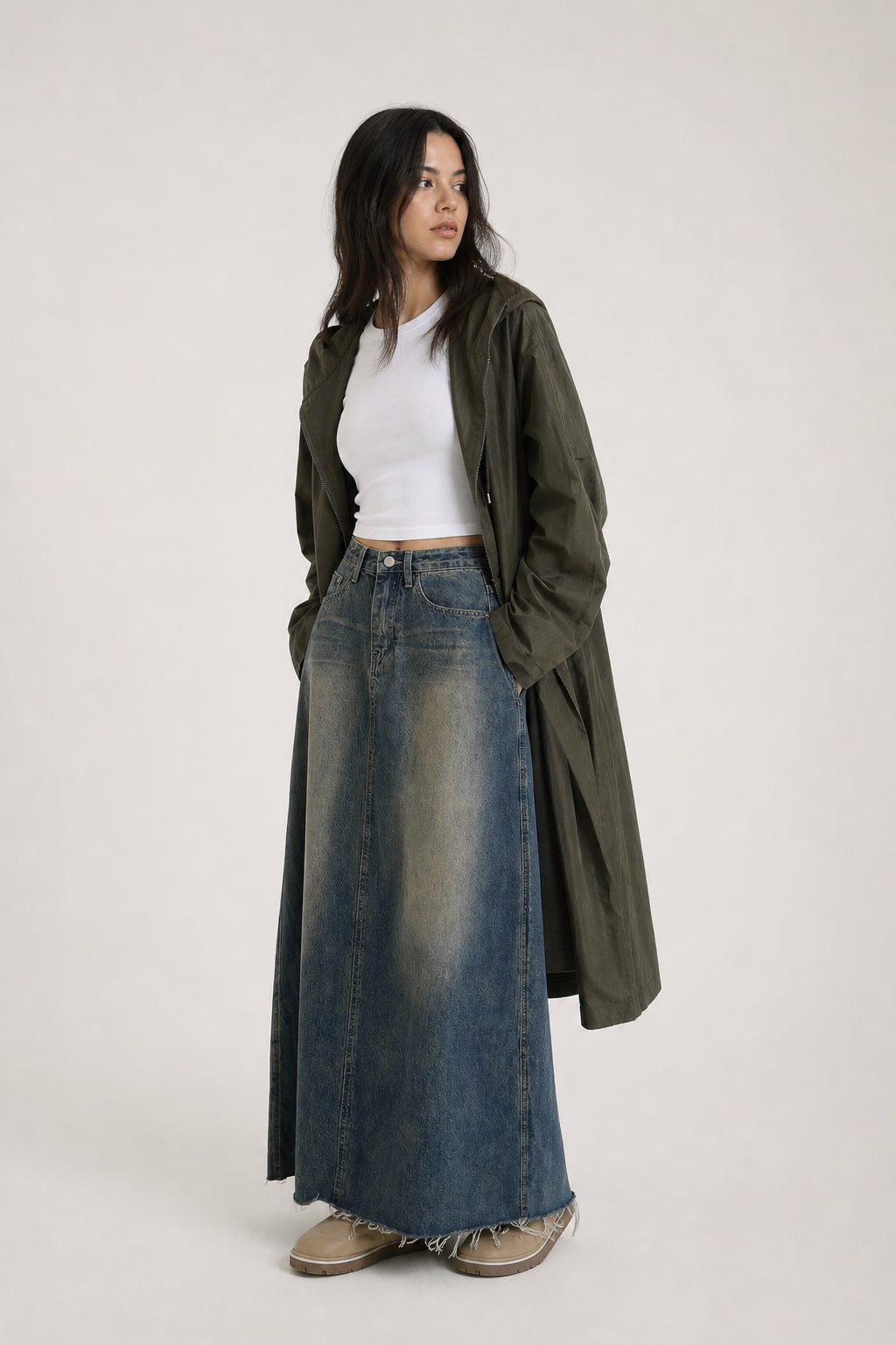 Jupe longue en denim vue de trois-quarts gauche, délavage dégradé sur le devant