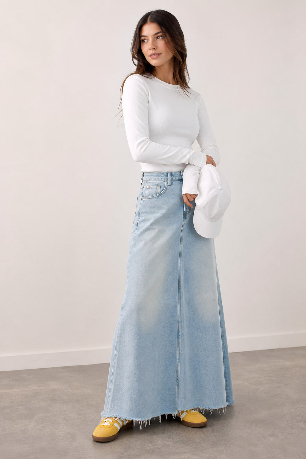 Jupe denim sirène vue de trois-quarts droite, évasement à partir de mi-cuisse