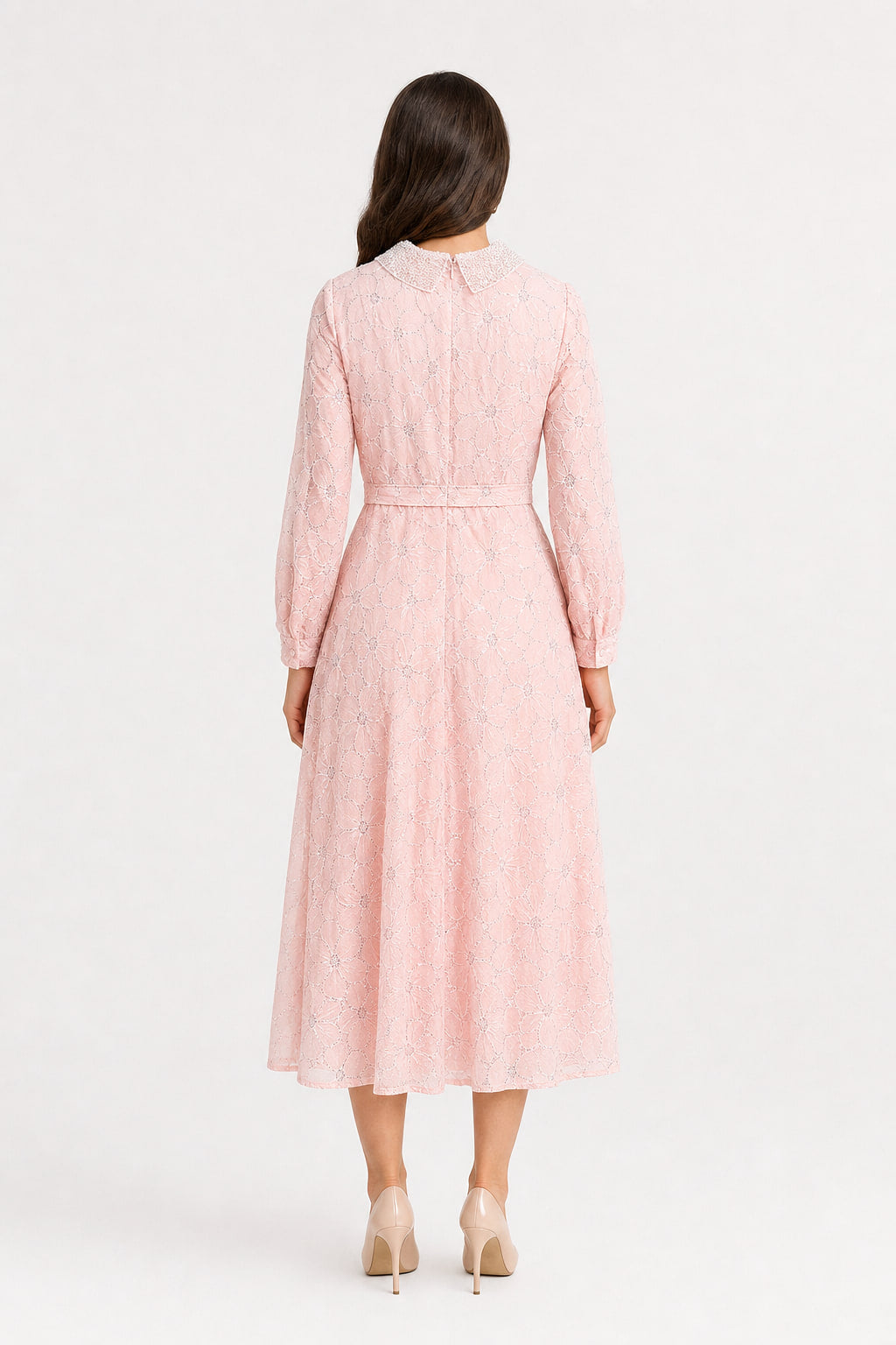 Dos de la robe midi en dentelle brodée, fermeture zip sous l'encolure