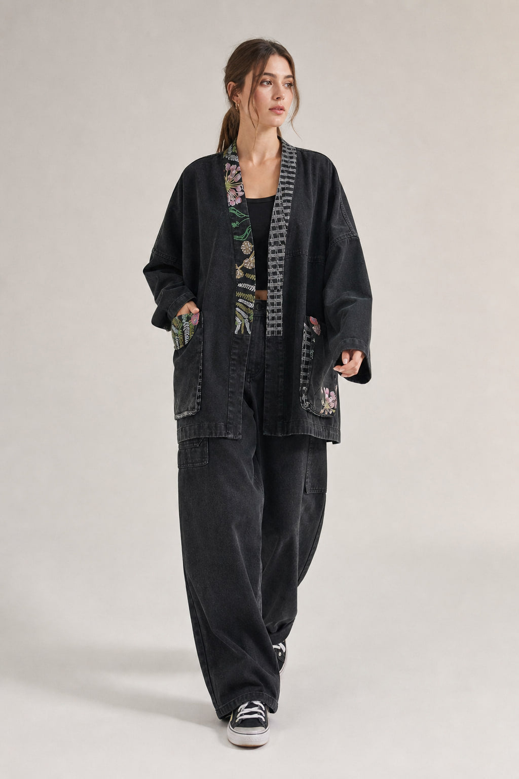 Veste kimono en denim en mouvement, tombé fluide et volume ample