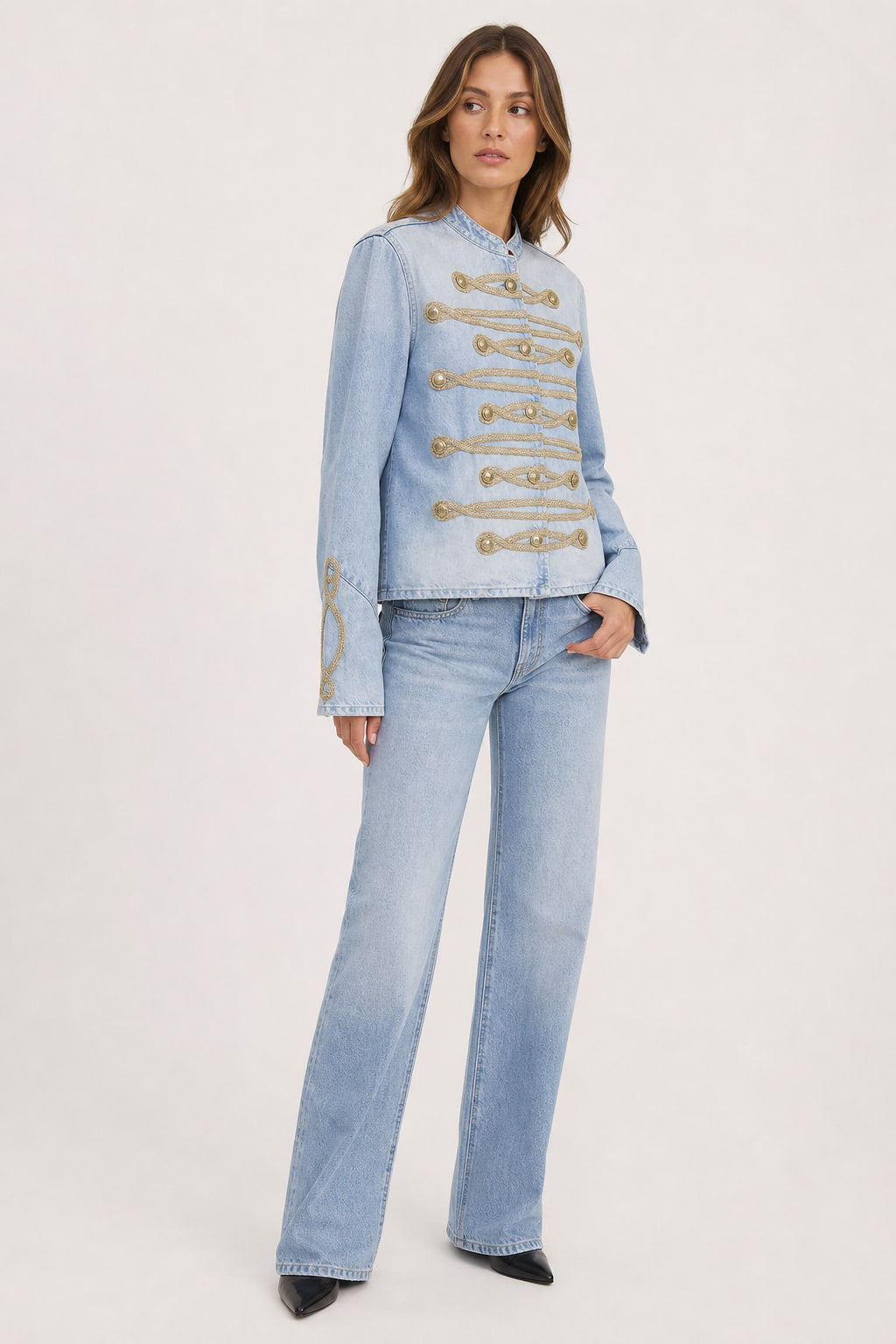 Veste officier denim vue de trois-quarts gauche, col montant et boutons dorés