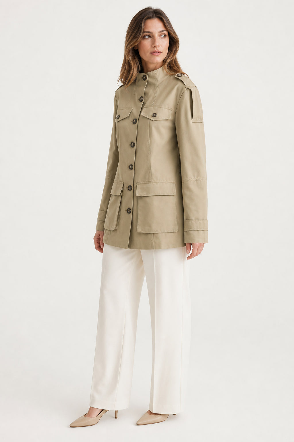 Veste saharienne vue de trois-quarts droite, taille cintrée visible