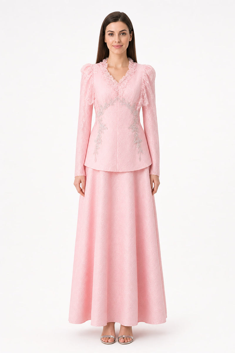 Ensemble abricot vu de face : blouse en dentelle cintrée et jupe longue évasée