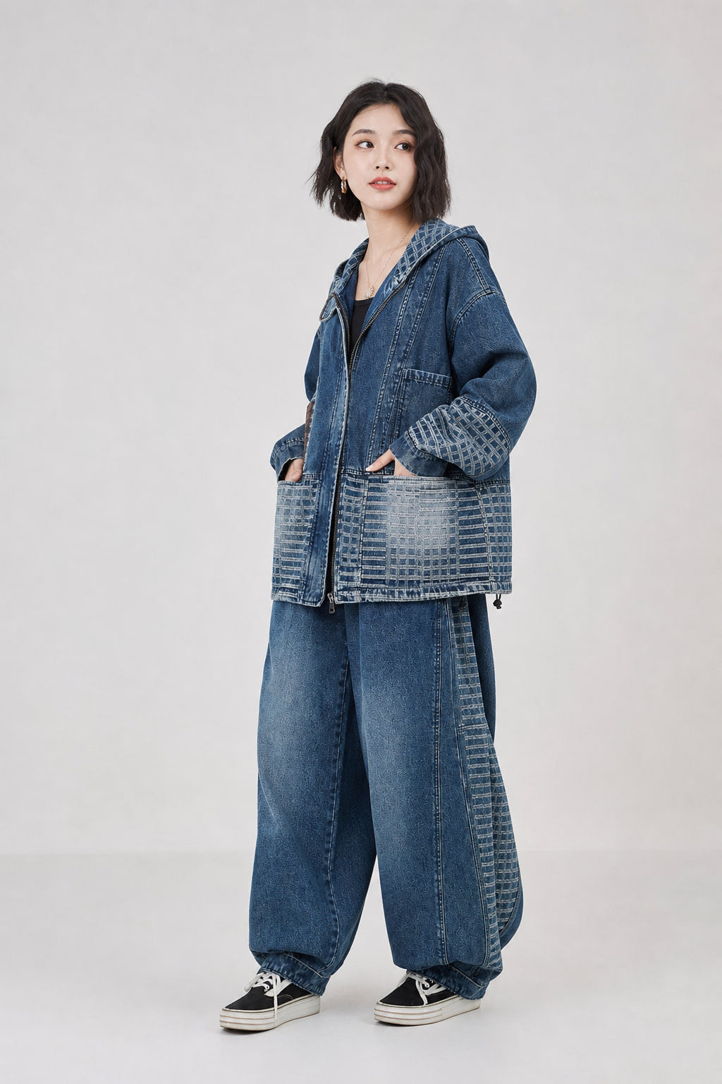 Ensemble denim de trois-quarts droite, poches plaquées à rabat et bandes tissées contrastantes