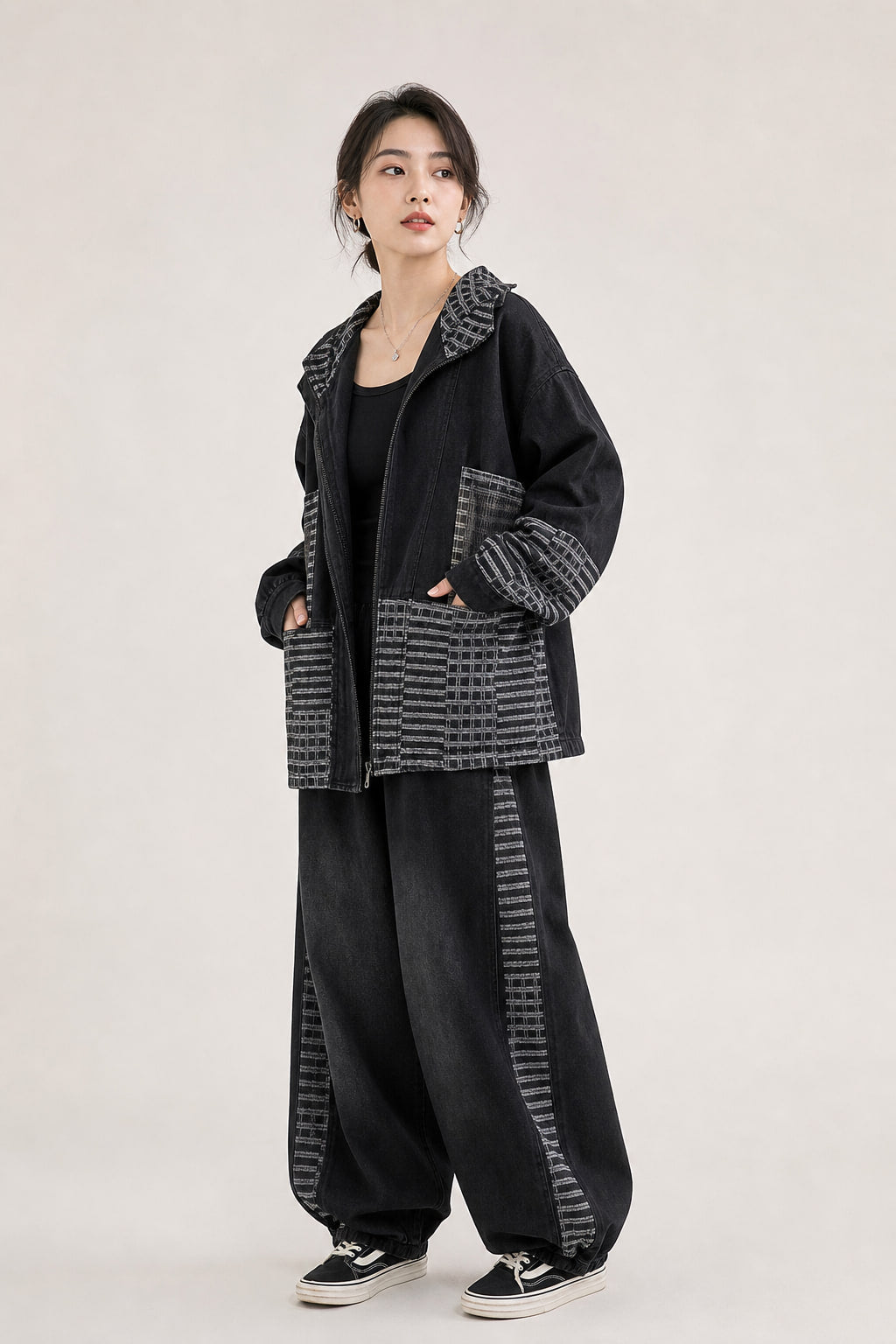 Ensemble denim de trois-quarts gauche, empiècement brun sur la poche poitrine