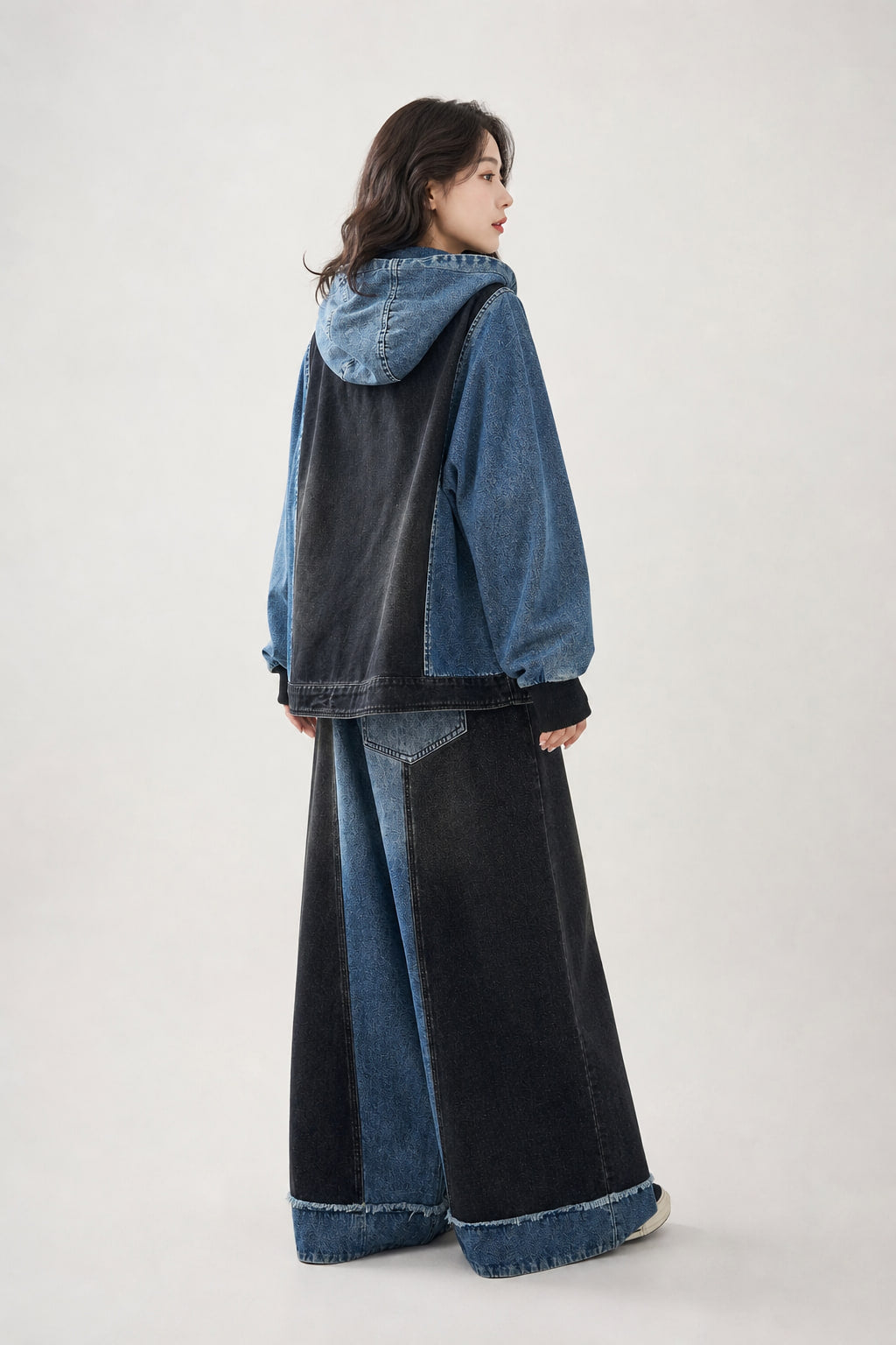 Ensemble denim de trois-quarts droite, poche cuisse à motif ajouré visible