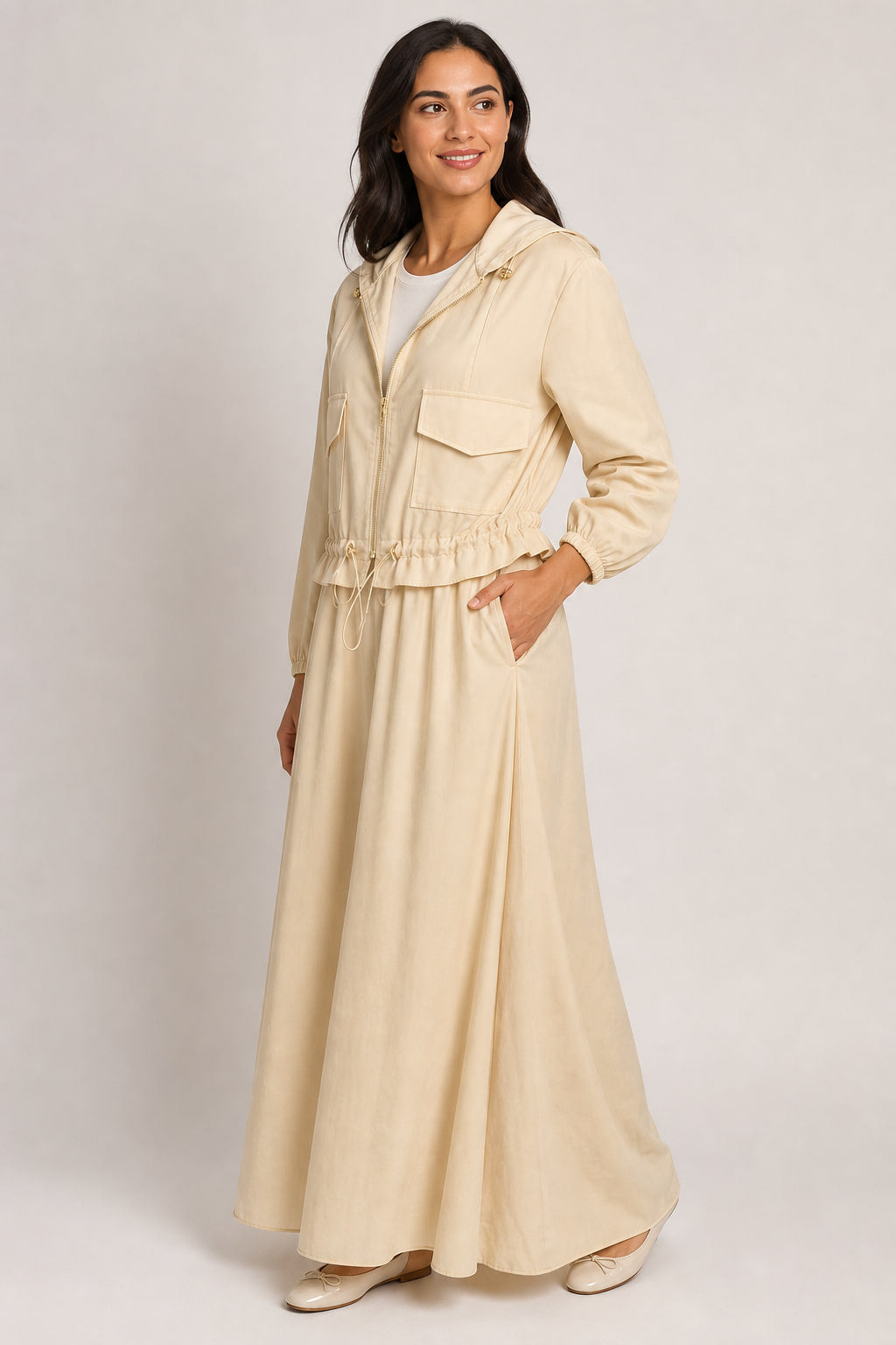 Ensemble veste zippée à capuche et jupe longue fluide, vue de trois-quarts droite