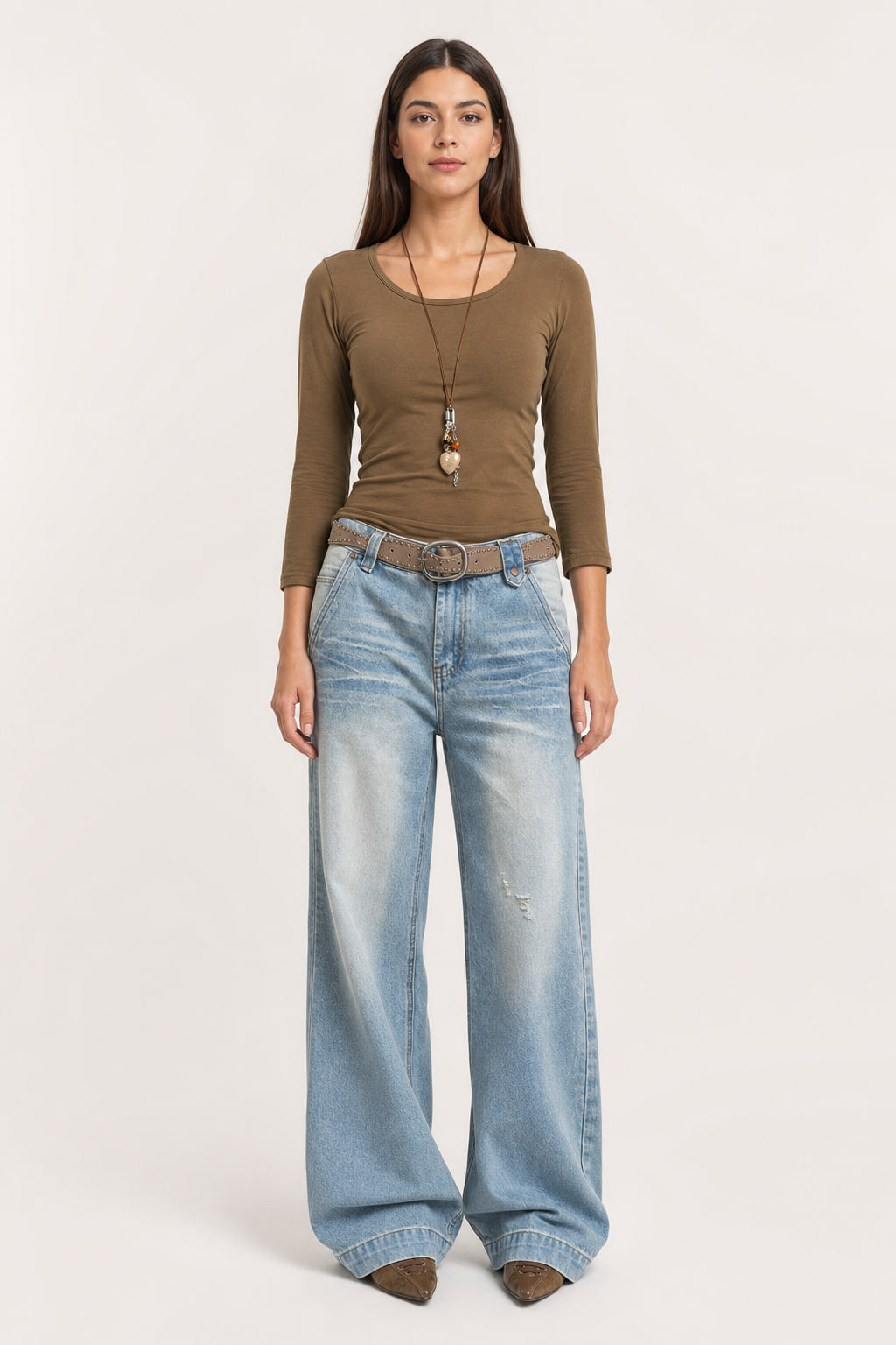 Jean large bleu délavé taille haute vu de face