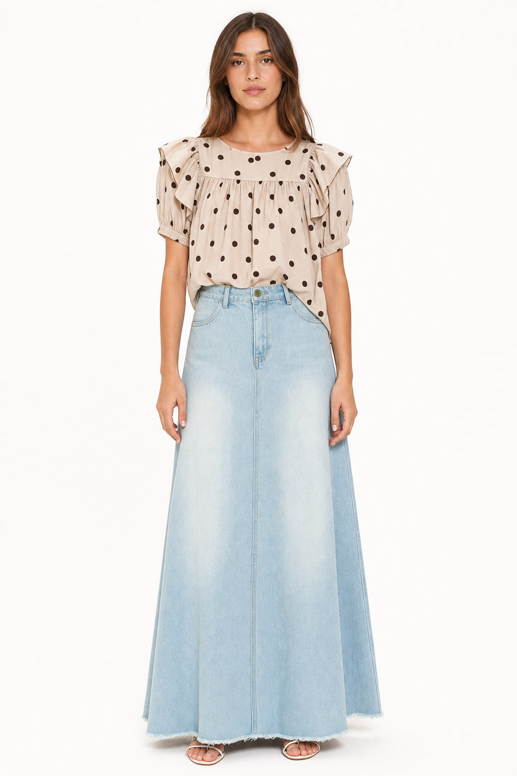 Jupe longue en denim délavé clair coupe sirène, vue de face, taille haute et ourlet brut