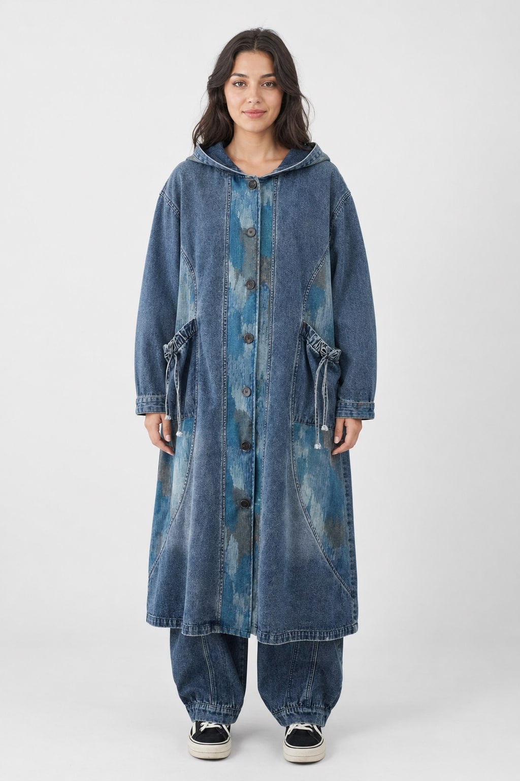 Manteau long en denim à empiècements effet peinture