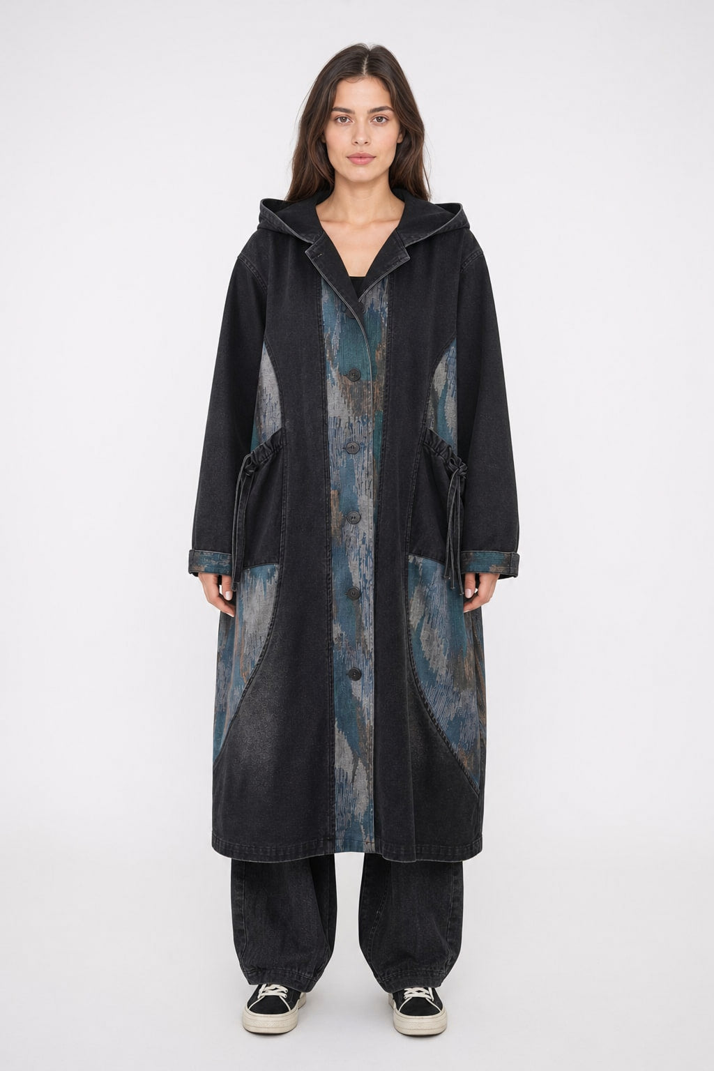 Manteau long en denim à empiècements effet peinture