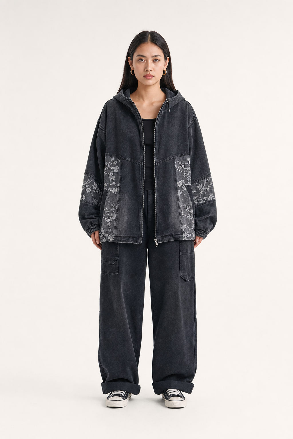 Veste en jean à capuche oversize noire, vue de face, zip fermé